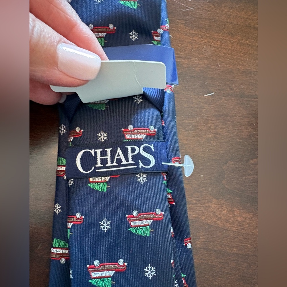 Chaps tie Christmas tree on wagon new tags - Picture 3 of 4